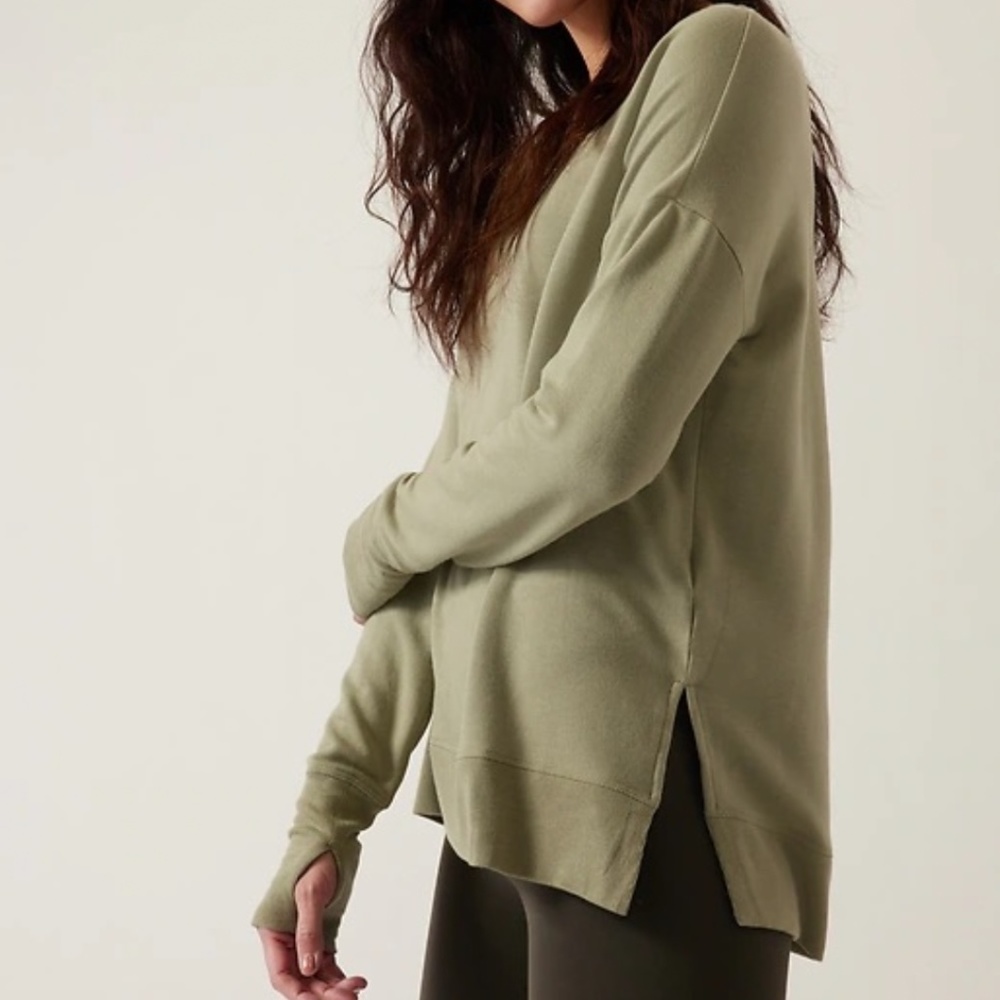 New Athleta Womens Coaster Luxe Sweatshirt MEDIUM Oversize Eucalyptus Olive